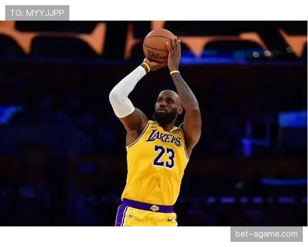 勒布朗挡拆频率提升拉开空间，关键回合得分效率超乔丹