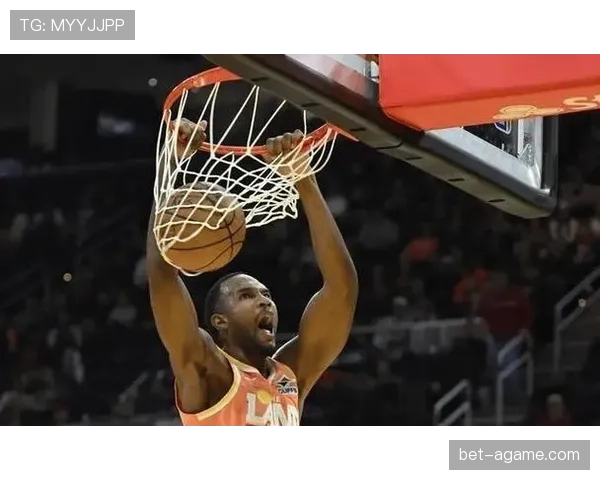 埃文·莫布里通过内线单打拉开空间提升投篮效率