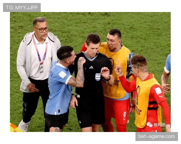 裁判视线受阻时VAR如何介入判罚保证公正？