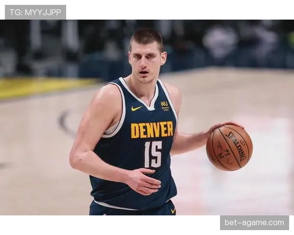 约基奇季后赛多次挡拆制造优势 拉开防守空间提升团队效率