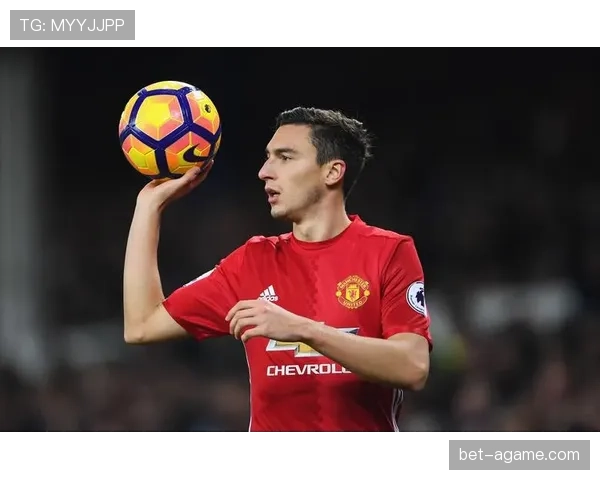 国米争冠全靠这套“意式防守”？三后卫体系是荣光还是桎梏？